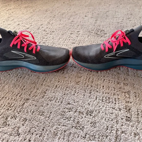 Brooks women’s levitate 5 stealth fit size 9 - Picture 3 of 6